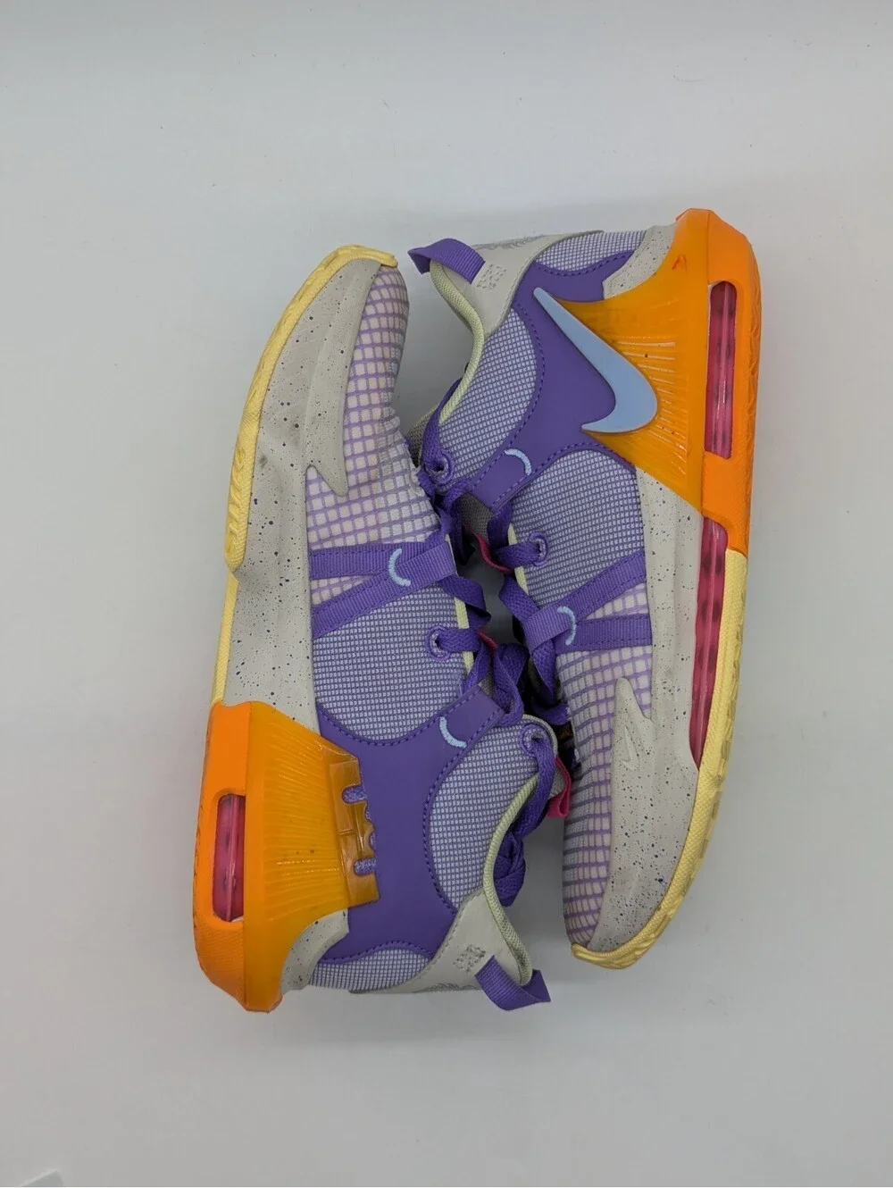 Nike LeBron Witness 7 Action Grape Purple Kids Size 6Y / Women's 7.5 DQ8650-101